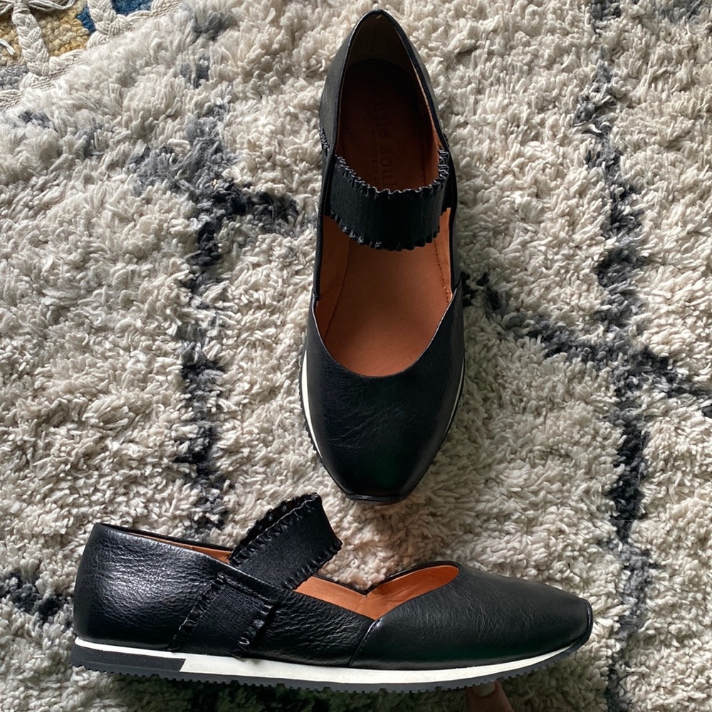 [Gentle Souls] 7.5 Kenneth Cole Black Luca Ruffle Strap Ballet Flat
